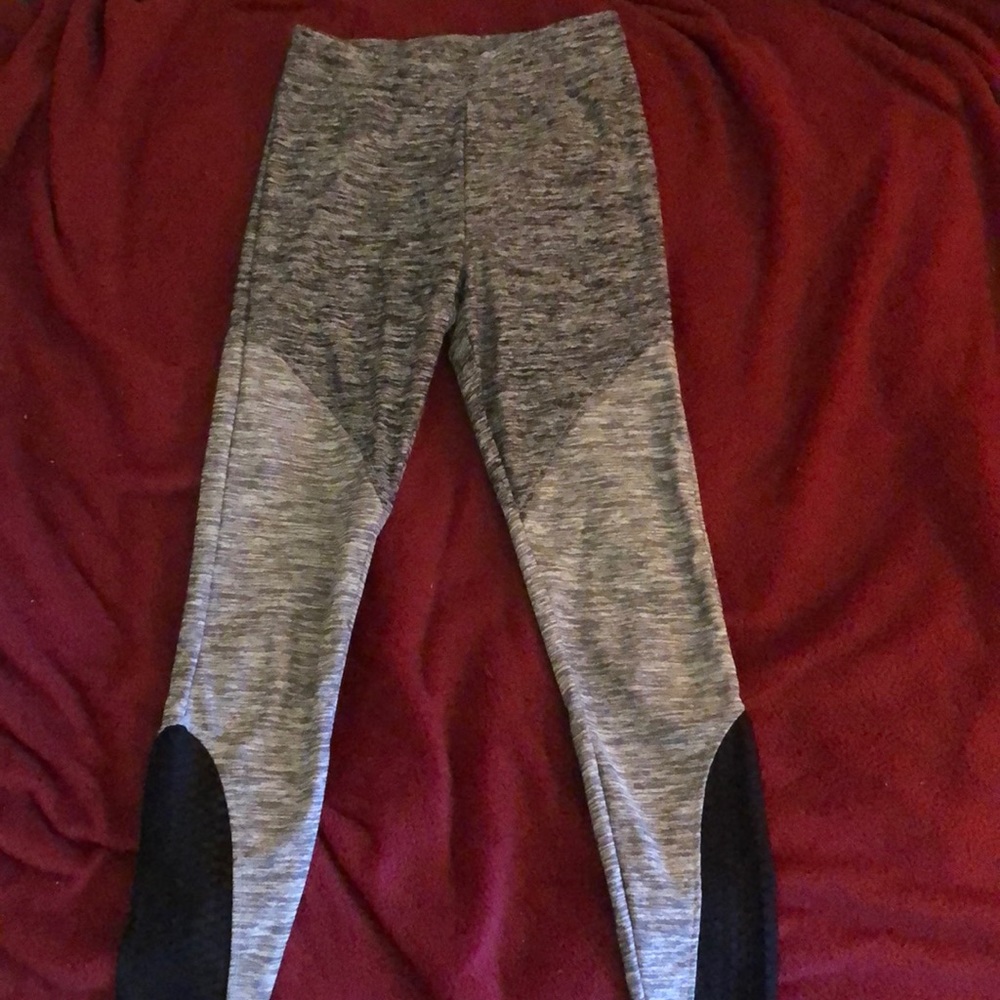 Multicolor grey yoga/workout pants, like new!